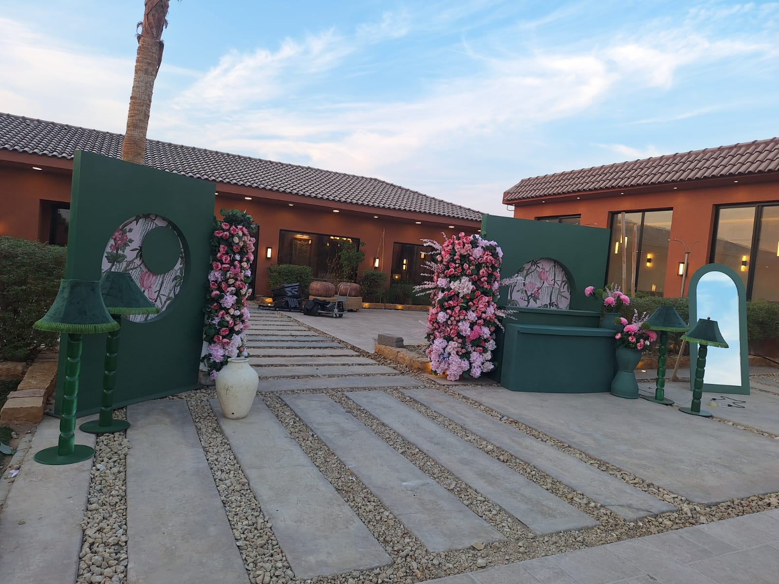 تصميم كوش أفراح فاخرة بالشرقية